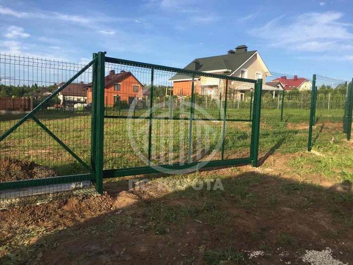 откатные стальные ворота из 3д сетки с зеленым нитроэмалевым окрасом